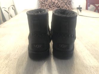 Short Black UGG Boots, Size kids 3