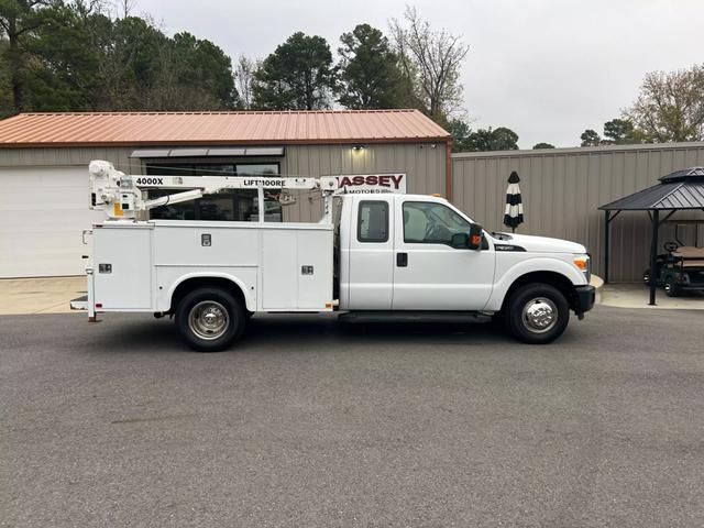 2013 Ford F350 Super Duty Super Cab & Chassis