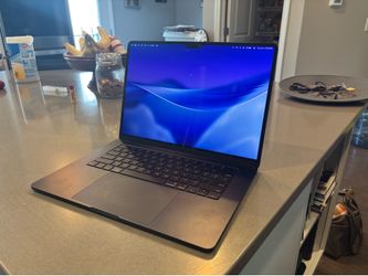 15-inch M4 MacBook Air (16GB RAM / 256GB) • Original Box & Charger Included