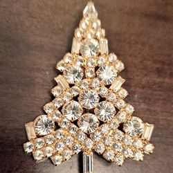 Vintage Rhinestone Christmas Tree Brooch