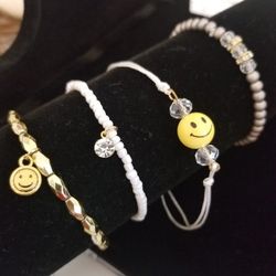 NWT Bundel set of 4 Stackable Happy Bracelets