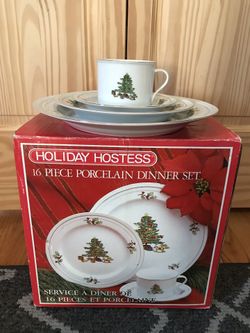 Holiday Hostess 16 piece porcelain dinner set