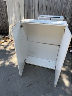 Kitchen upper cabinets