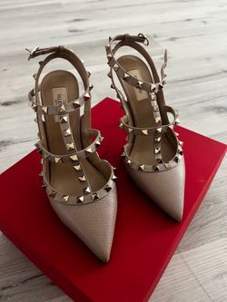 Valentino Garavani Rock Stud Pump