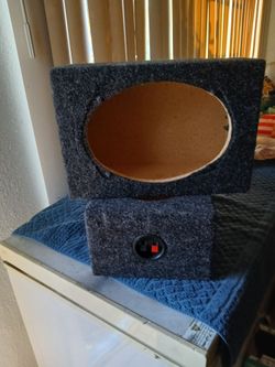 Speaker boxes. Small