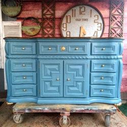 Dresser 