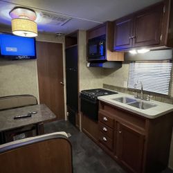 COLEMAN EXPEDITION 2013 CT233QB RV