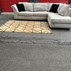Sectional Couch!! Delivery Available 🚚!! Dimensions: 122” Length x 33” Height x 38” Depth ( 82” Depth Chaise) 