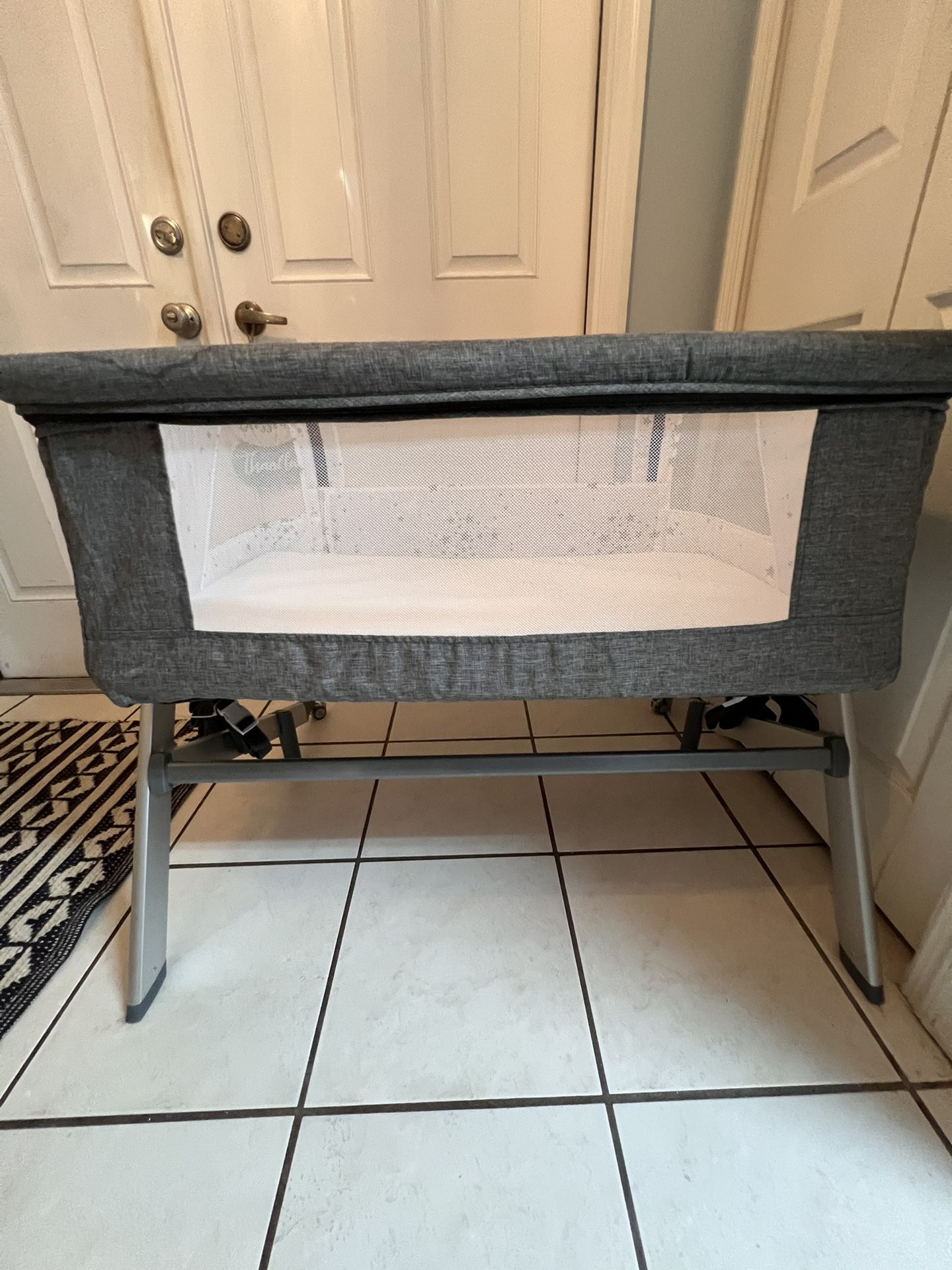 Bassinet, Baby Sit-up Chair, And Baby Clothes/towels