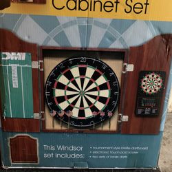 Windsor Dartboard Cabinet Set