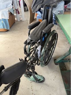 Med line manual wheel chair with legs rest