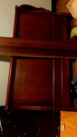 Queen size sleigh bed READ DESCRIPTION
