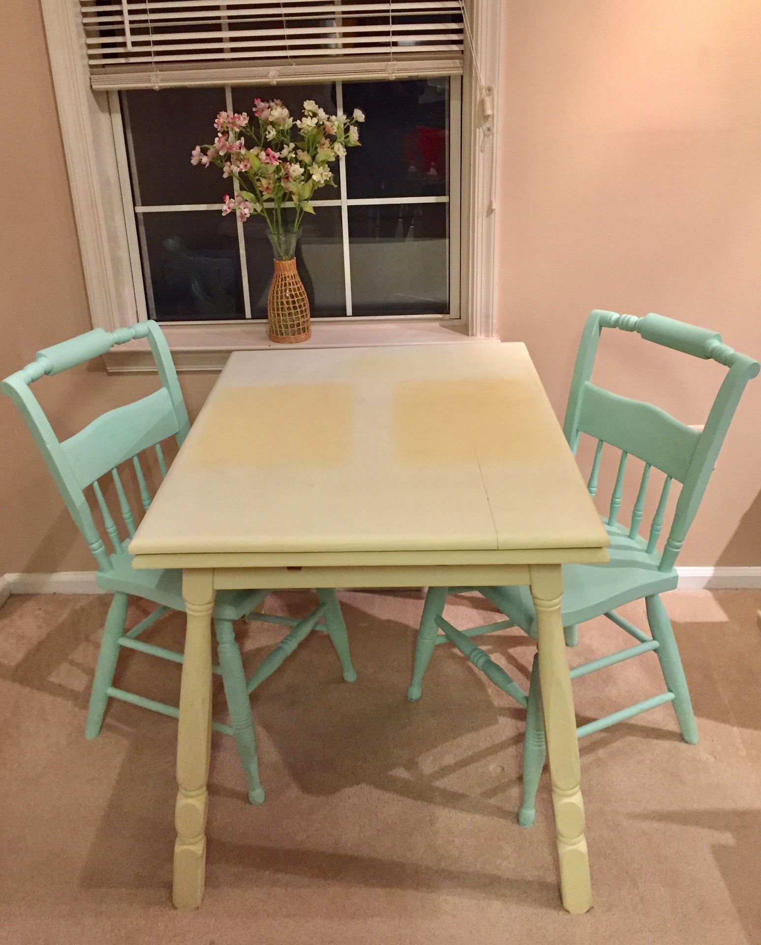 Dining table & chairs