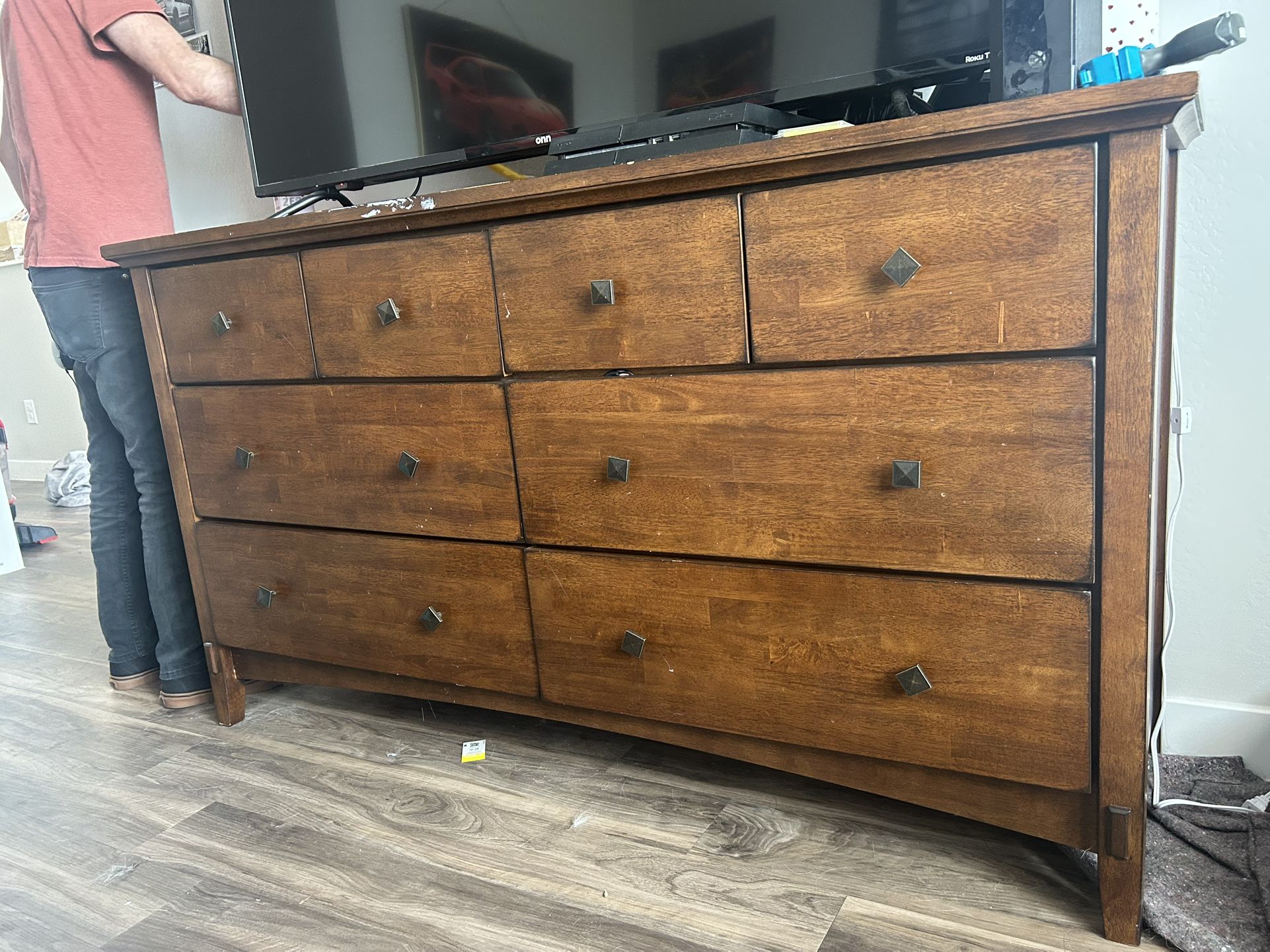 Sturdy 8-Drawer Solid Wood Dresser – Great Condition!