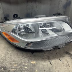 2019 2020 2021 2022 2023 2024 2025 Mercedes-Benz Sprinter Right Passenger Side Halogen Headlight OEM A(contact info removed)
