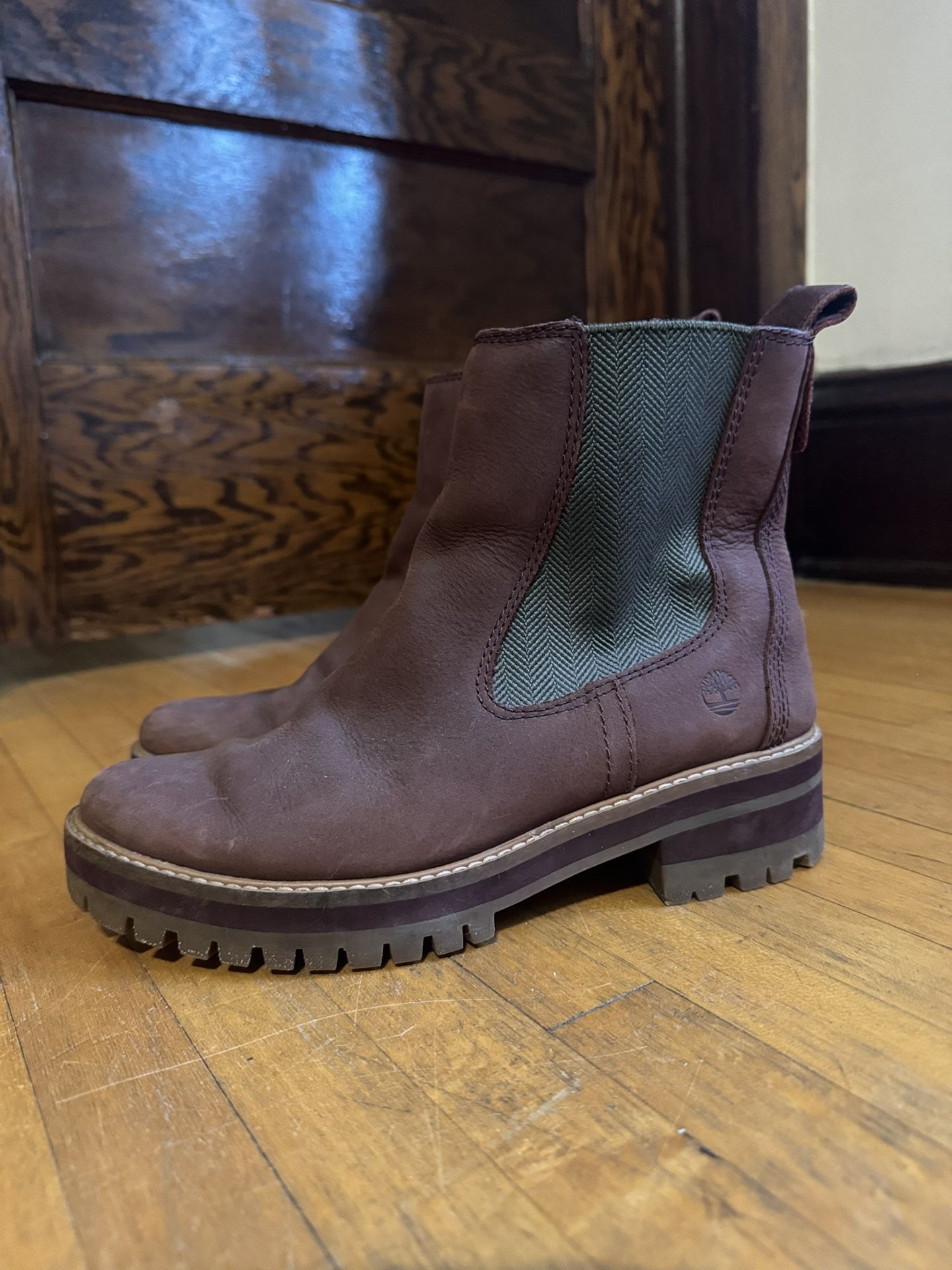 Women’s Size 8 Timberland Boots Chelsea Style Burgundy