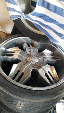 22 inch rims were on a 96 impala so i know it fits chevys or bolt oatter with 5×12