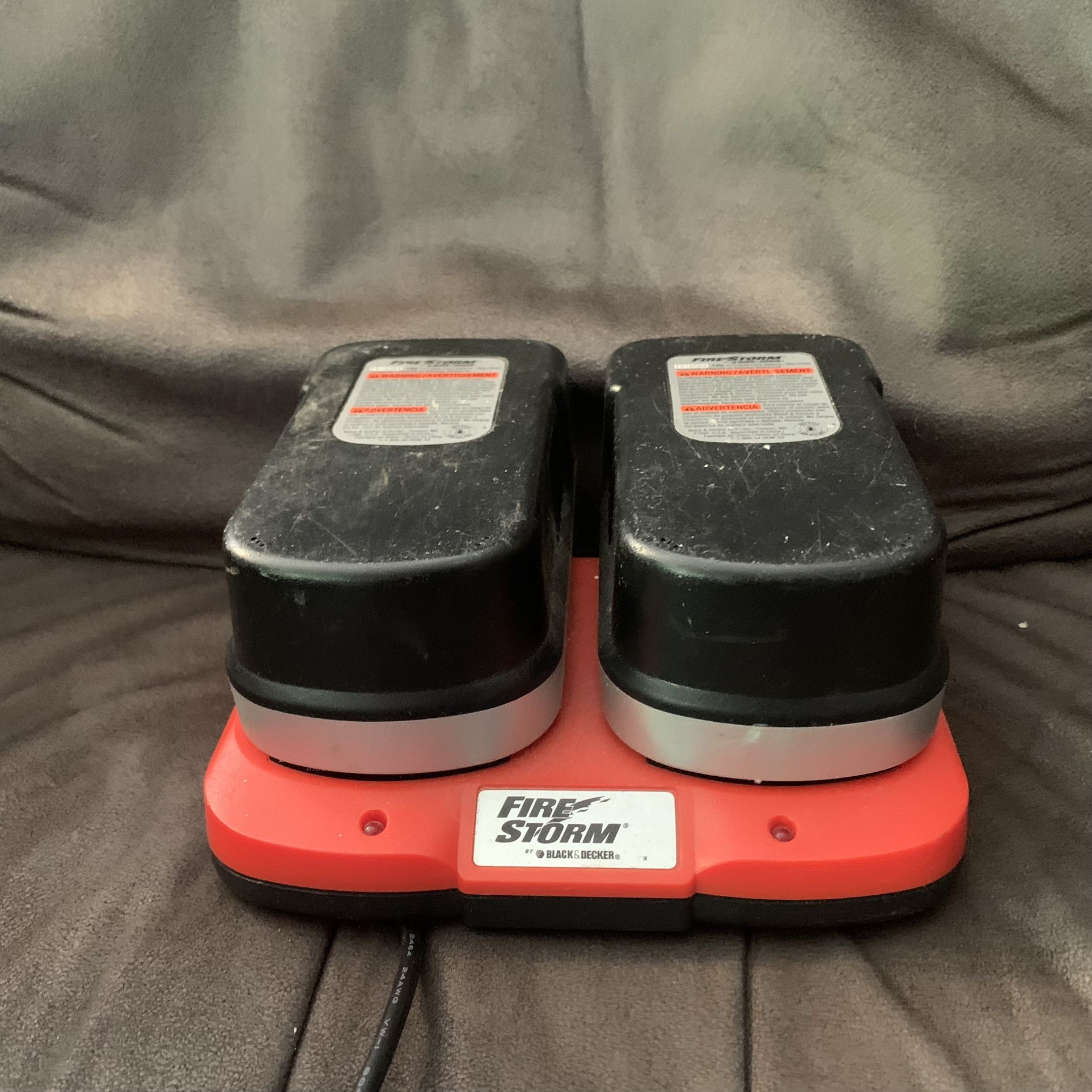 Black & Decker UD-18V2C Fire Storm 18V Dual Port Battery Charger *TESTED* W/Batteries