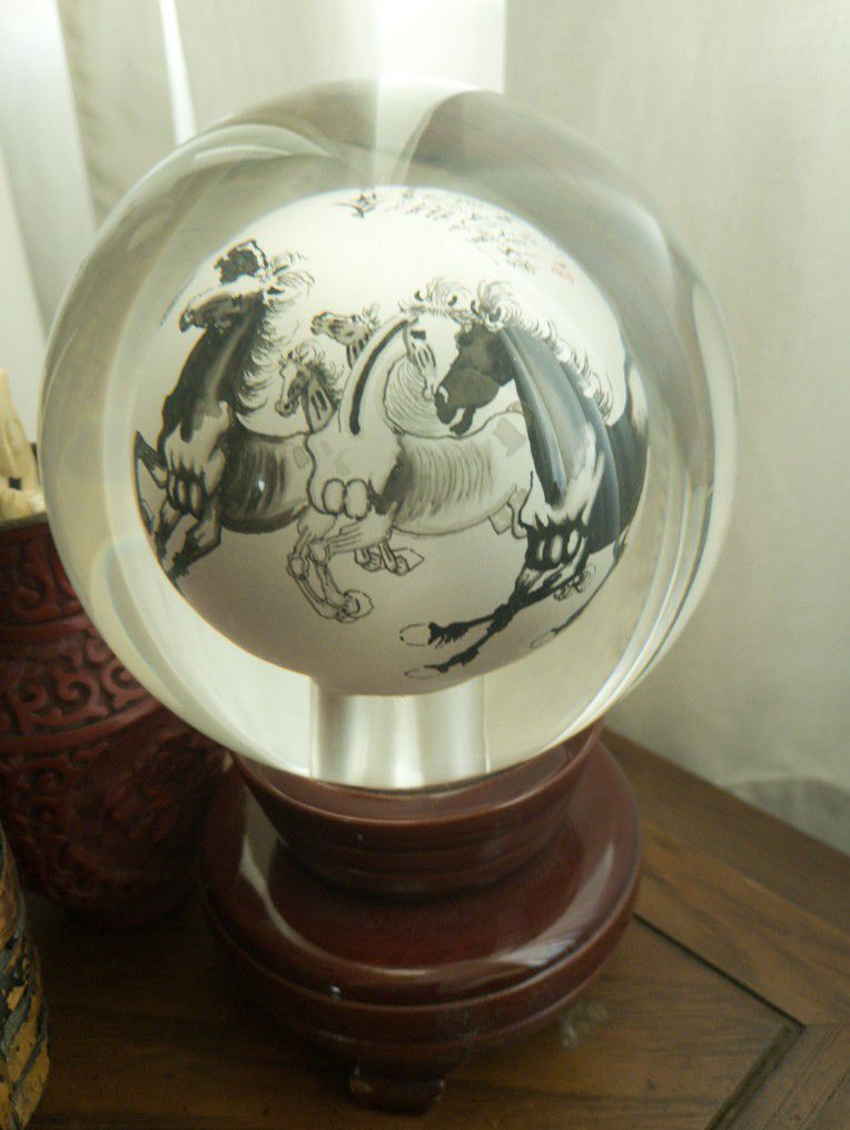 VINTAGE 1990'S REVERSE PAINTED "HORSES" CRYSTAL BALL  Globe WITH STAND - CHINA