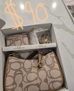 Coach Gift Set – Pink Hobo, Wallet, Charms & Keychain (Brand New)