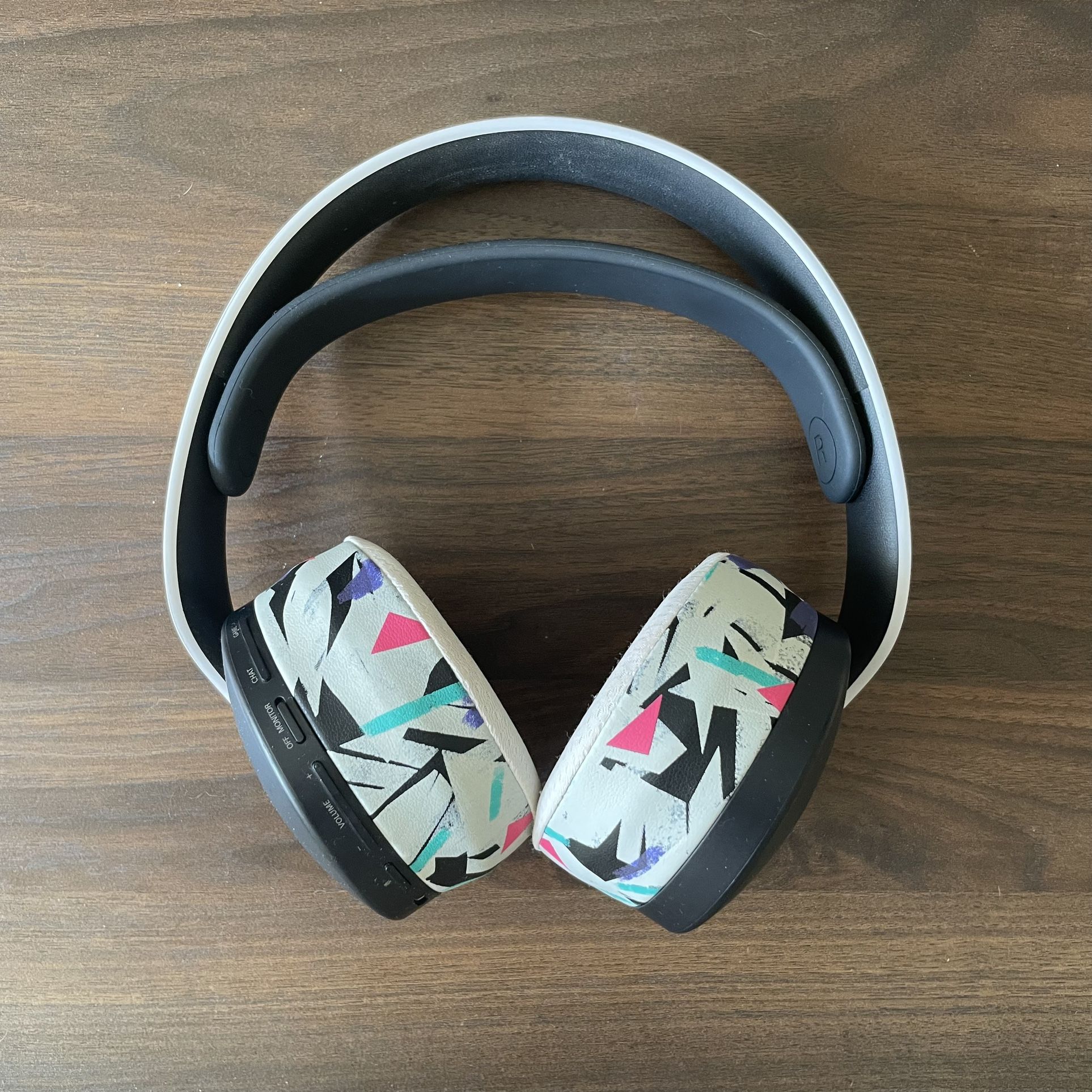 PlayStation Pulse Headsets w/ White Geo Elite WC Pads