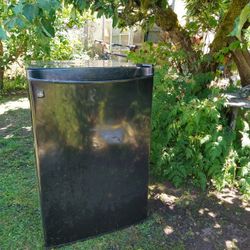 General Electric Half Size Refrigerator 