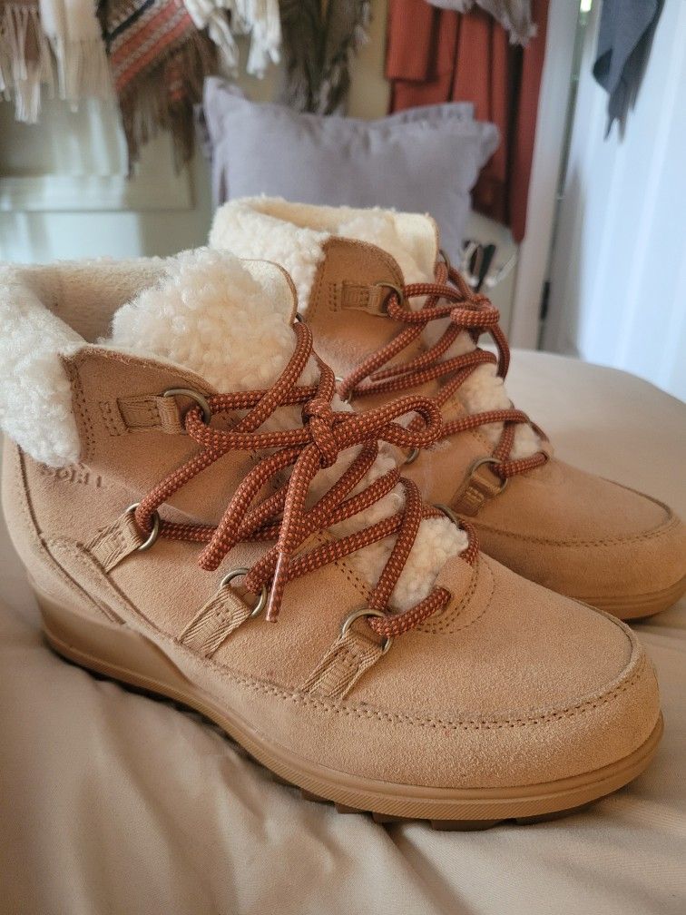 Woman's Sorel Boots(brand New)