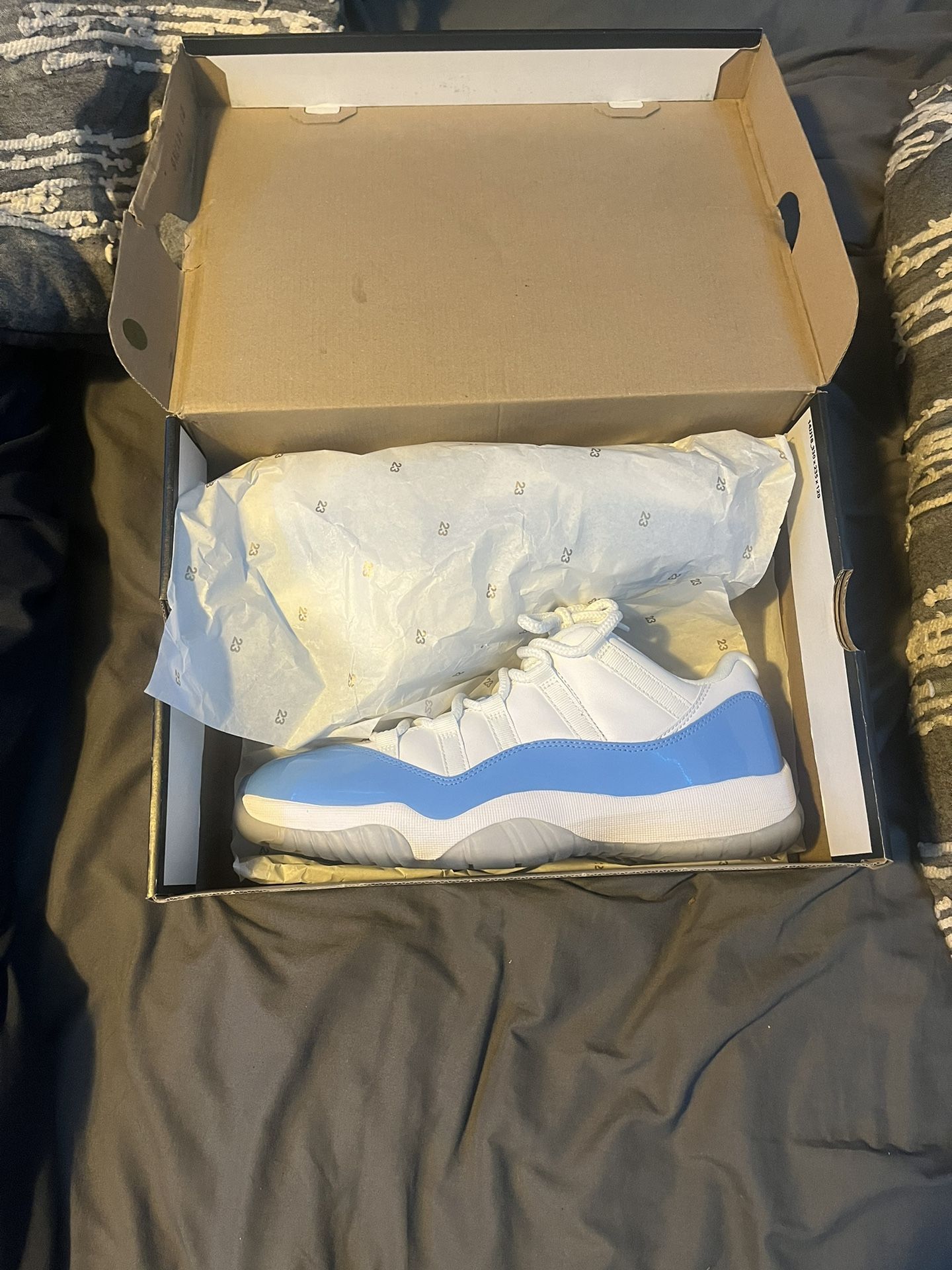 University Blue Jordan 11 Low Size 9,5