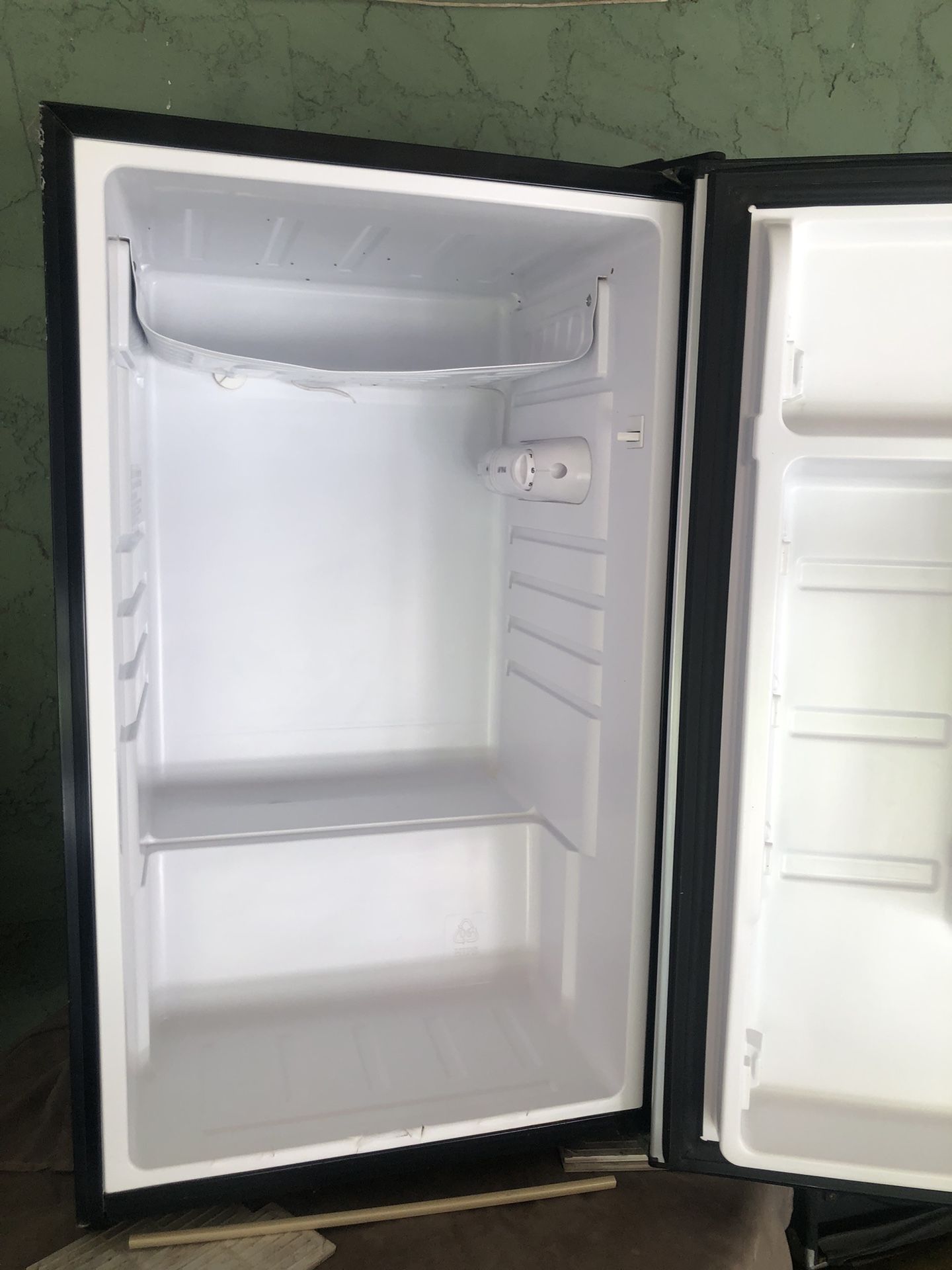 Magic chef mini fridge