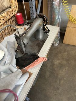 Singer Sewing Machine 