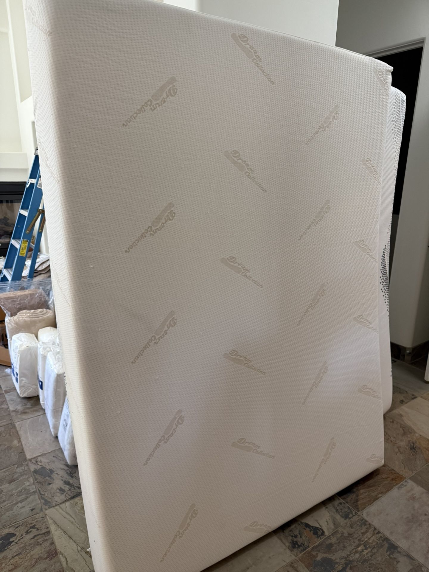 Queen 8” Foam Mattress In Good Conditions