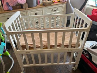 Dream On Me Mini Folding 3-in-1 Portable Baby Crib, Sturdy Locking Wheels