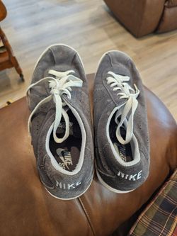Nike SB Gray Suede Low Top Sneakers Men's 11.5 Perforated Swoosh 366665-001