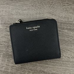 Kate Spade Kaden Black Nylon Travel Wallet for Sale in Seattle, WA - OfferUp