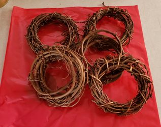Crafting supplies 5, 5in grapevine rolls