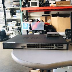 D-Link Model DES-3028P 24 Port Ethernet LS Switch With Fast Ethernet Media Converter MC102XL