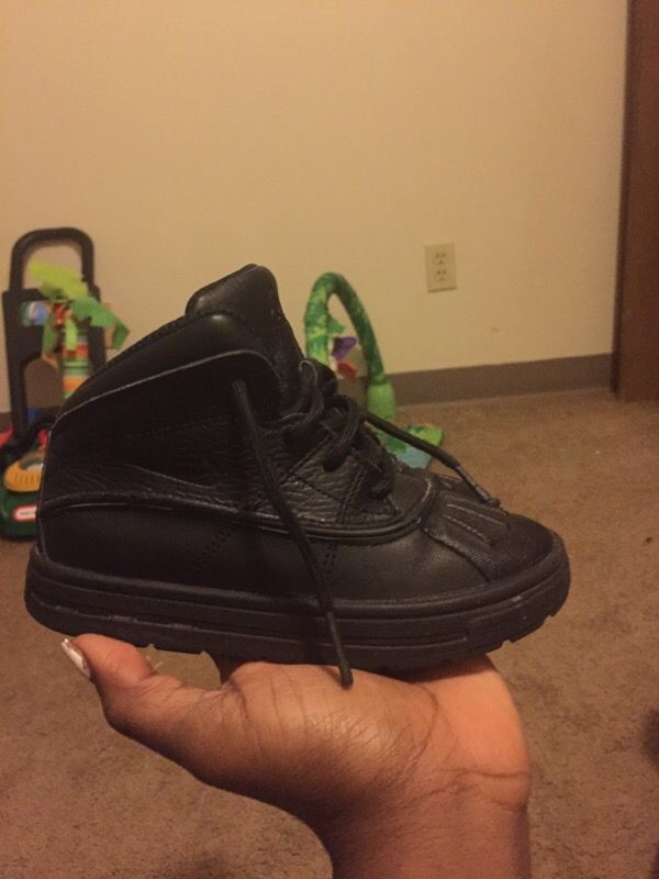 Nike boots size 9c