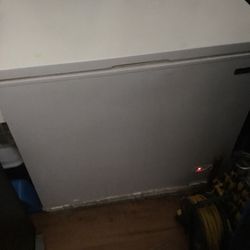 Deep Freezer( Magic Chef)