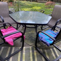 Outdoor Table With 4 chairs