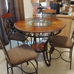 5 Piece Dinette Set! Table + 4 Chairs $250OBO