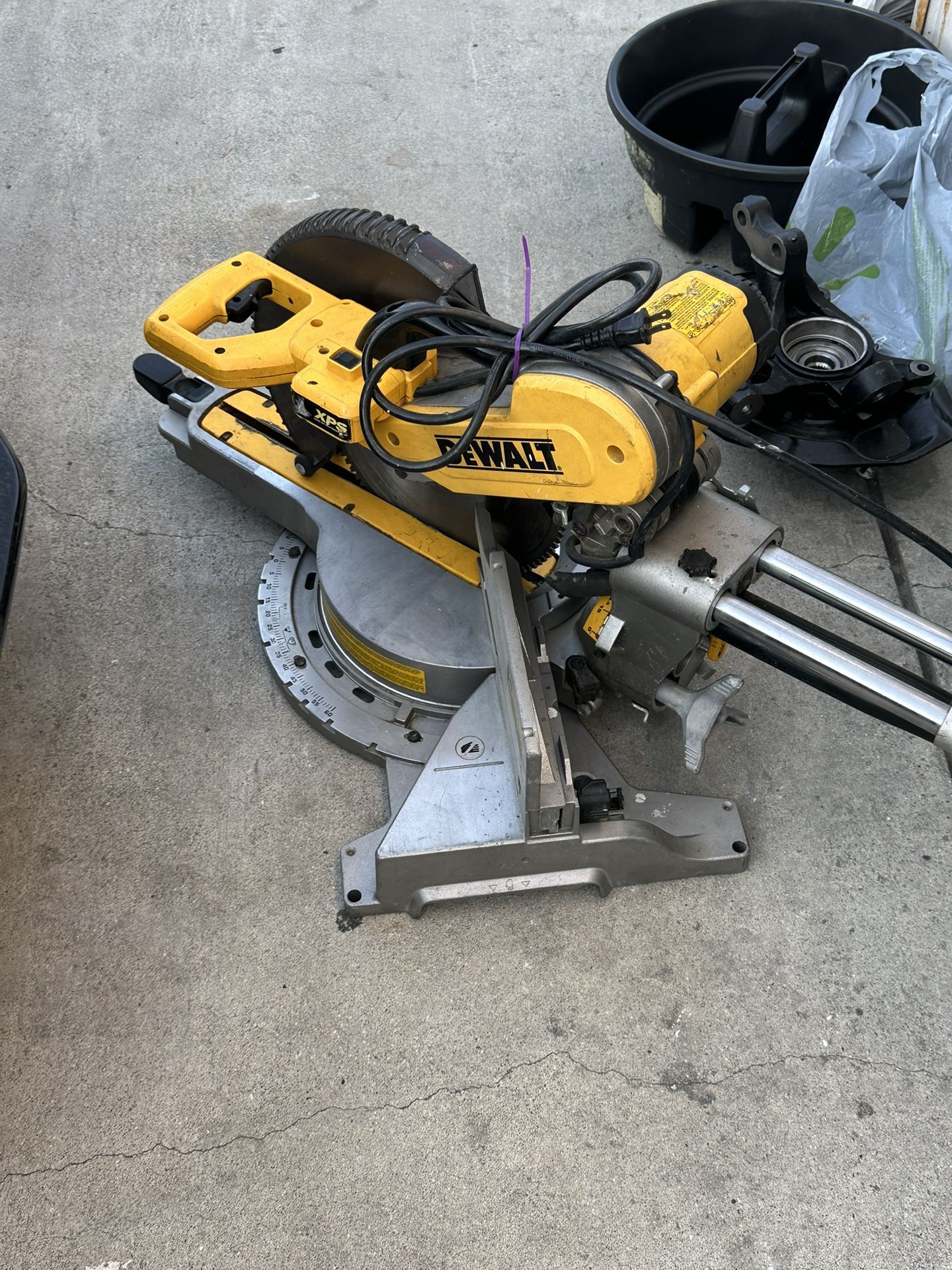 dewalt dws780 12 in. Double Bevel Sliding Compound Miter Saw, Blade Wrench and Material Clamp by DEWALT
