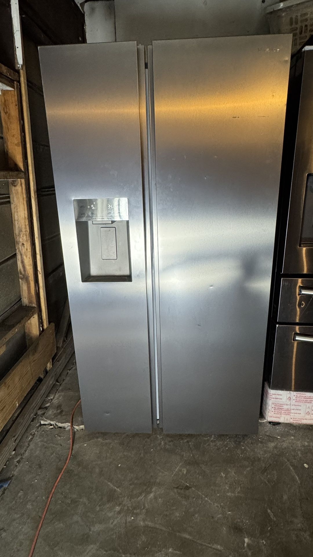 Refrigerator Hisense