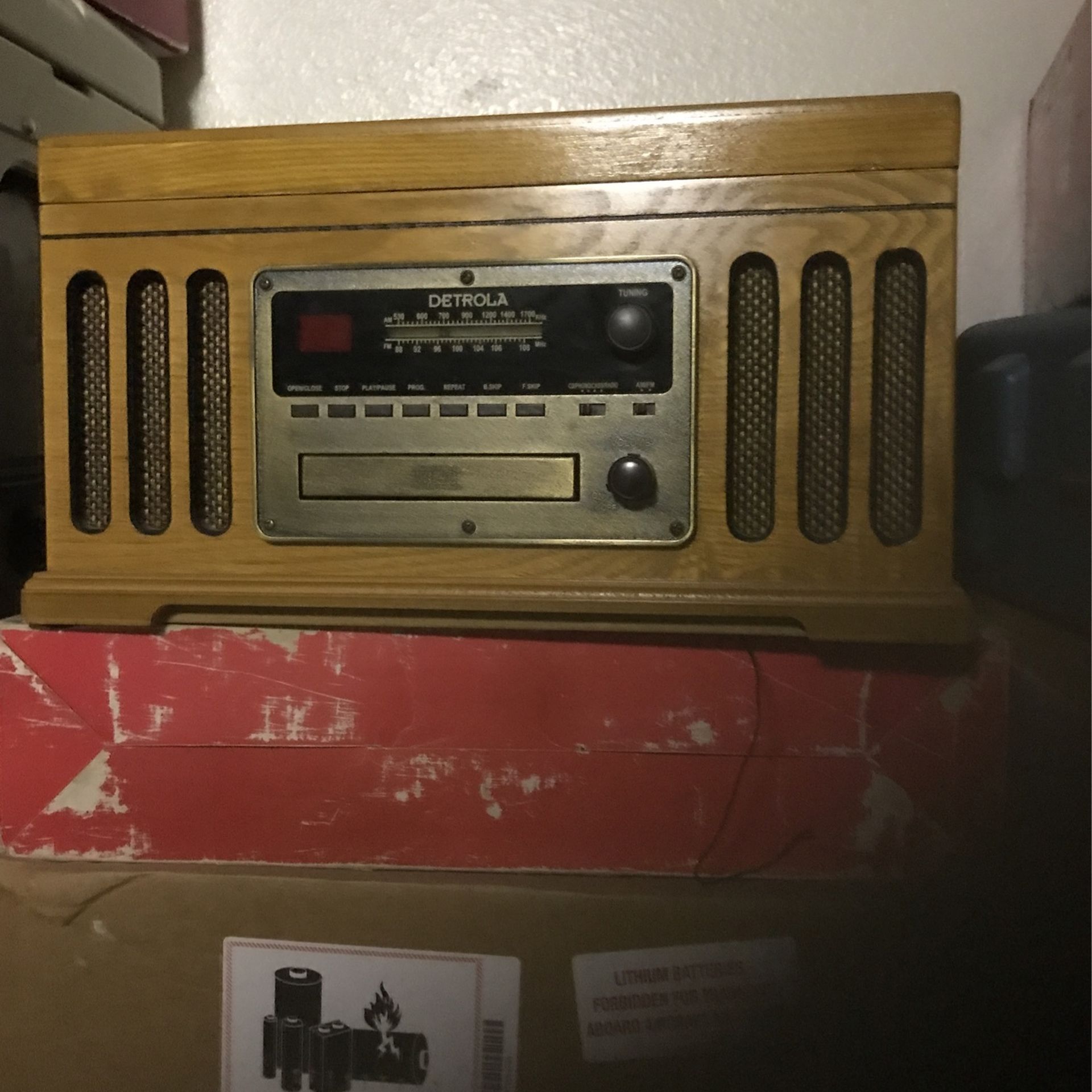 Detrola Radio ,cd And Cassette Player