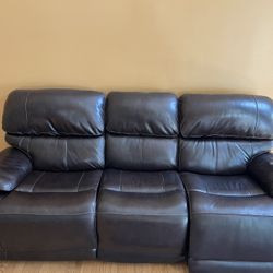 🛋️ Brown Leather Recliner Sofa – Great Condition & Super Comfortable! 💺