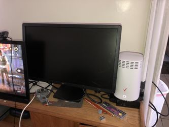 22 Inch And 18 Inch Dell Monitors