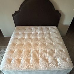 Queen size bed - Bed frame included