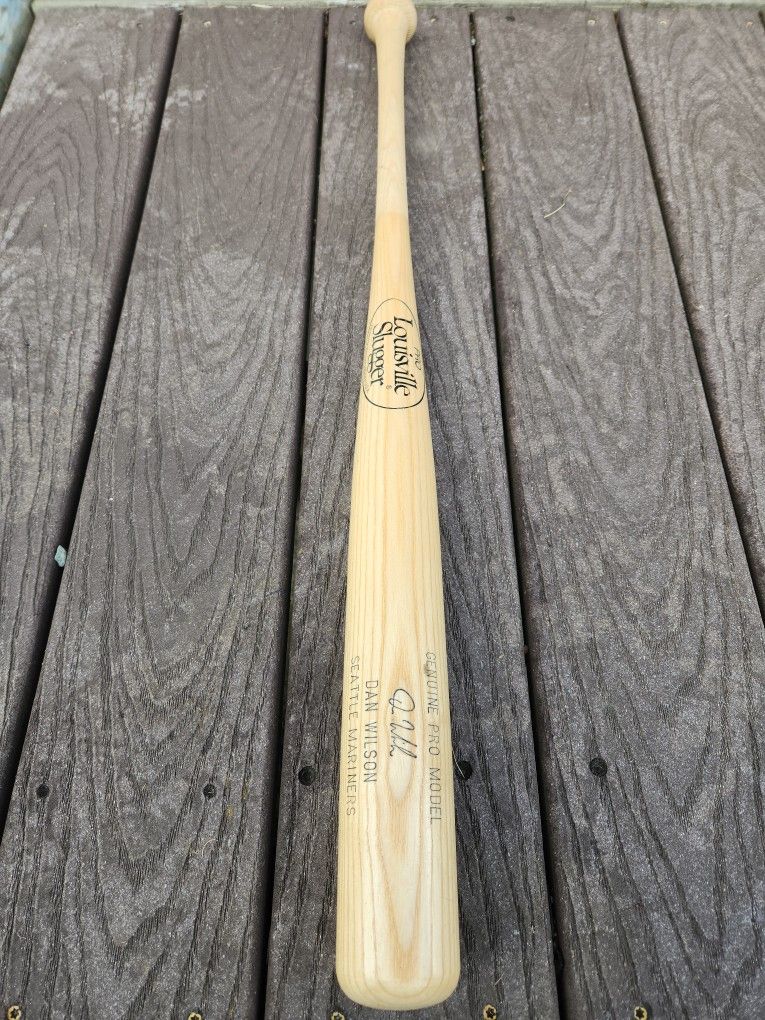Vintage Dan Wilson Louisville Slugger 30" Baseball Bat