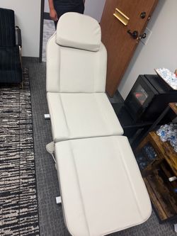 Esthethician bed