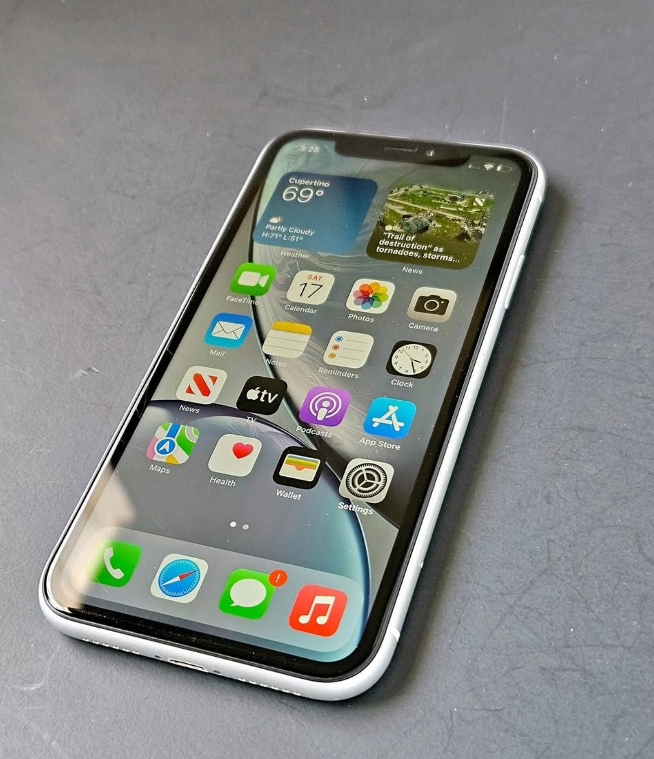 iPhone Xr unlocked 64GB White
