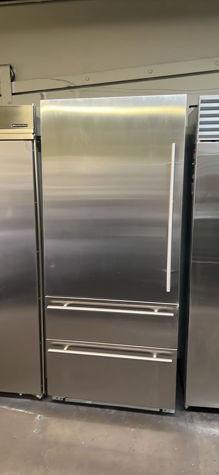 Viking 36”Wide Built In Bottom Freezer Refrigerator With Internal Water/Ice
